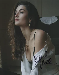 Rachel Matthews autograph