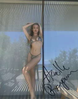 Arielle Raycene autograph