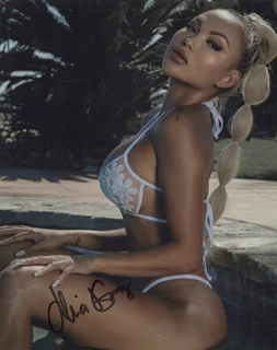 Mia Gray autograph