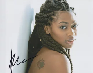 Shakira Ja'nai Paye autograph