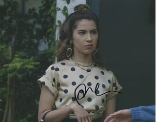 Nichole Sakura autograph