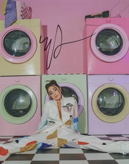 Ellie Soufi autograph