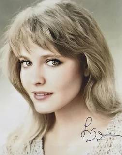 Lisa Wilcox autograph