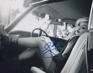 Elle King autograph