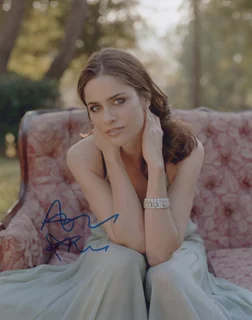 Amanda Peet autograph