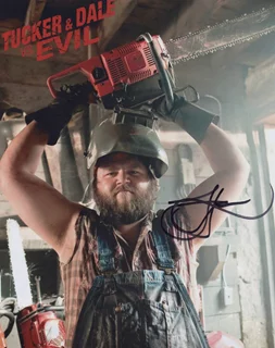 Tyler Labine autograph