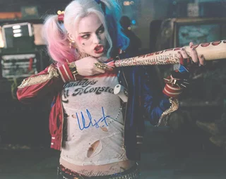 Margot  Robbie autograph