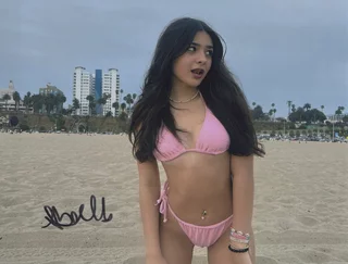 Alexandra Bull autograph