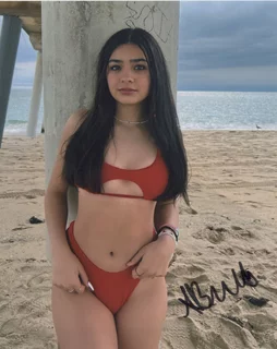 Alexandra Bull autograph