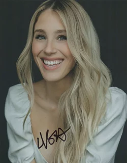 Lisa Gilroy autograph