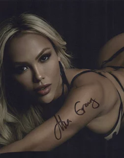 Mia Gray autograph