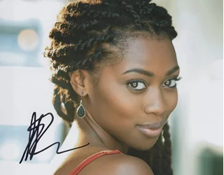 Shakira Ja'nai Paye autograph