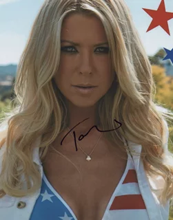 Tara Reid autograph