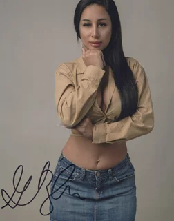 Genesis Ruiz autograph