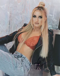 Liudmyla Tkachenko autograph