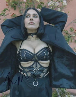 Jess Adams autograph