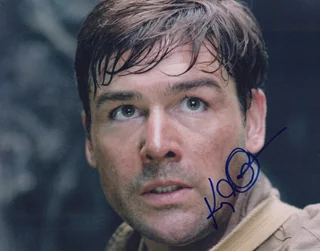 Kyle Chandler autograph