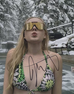 Julia Culbert autograph