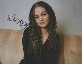 Lindsey Keefe autograph