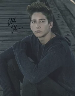 Milo Manheim autograph