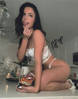 Alyssa Polisano autograph