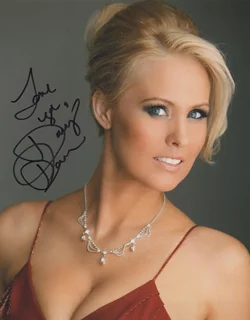 Darcy Donavan autograph