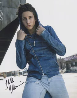 Milo Manheim autograph