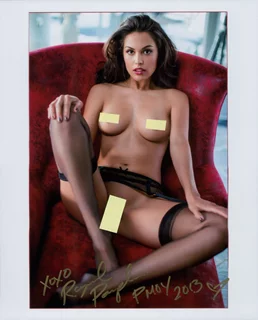 Raquel Pomplun autograph