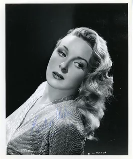 Evelyn Ankers autograph