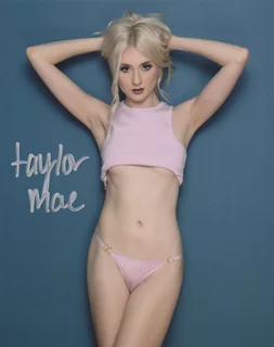 Taylor Mae autograph