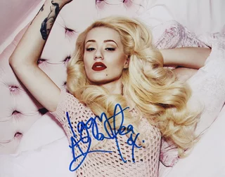 Iggy Azalea autograph