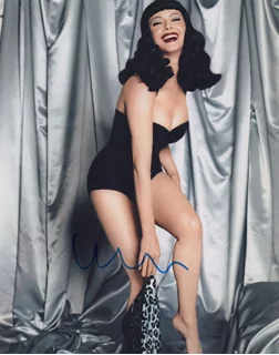 Isabella Rossellini autograph
