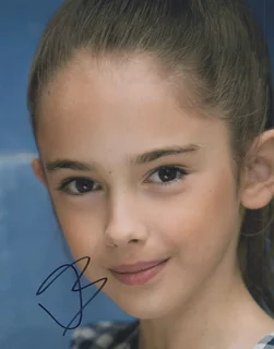 Julia Butters autograph