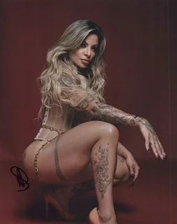 Vivyy Ferrari autograph