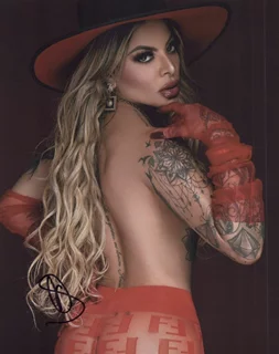 Vivyy Ferrari autograph