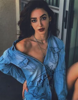 Sayda Word autograph