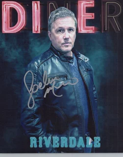 Lochlyn Munro autograph