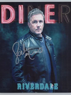 Lochlyn Munro autograph