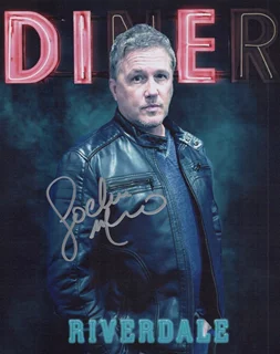 Lochlyn Munro autograph