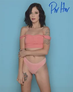 Paige Hoffman autograph