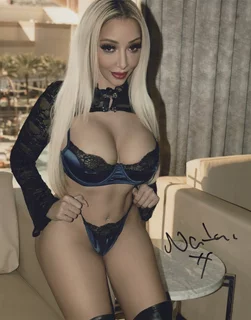 Natalia Davis autograph