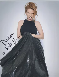 Dedee Pfeiffer autograph