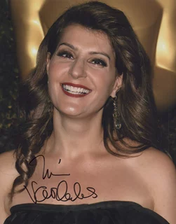 Nia Vardalos autograph