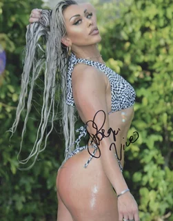 Jocelyn Vice autograph