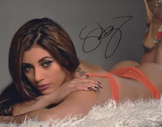 Scarleth Zelaya autograph