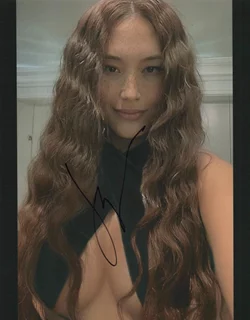 Nikki Chapman autograph