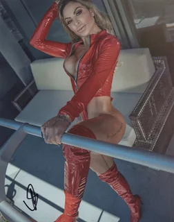 Vivyy Ferrari autograph