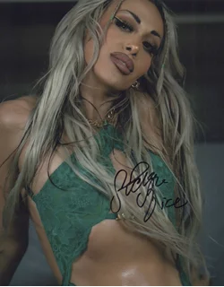 Jocelyn Vice autograph