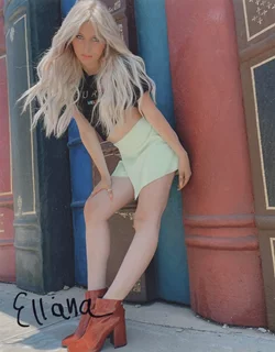 Elliana Walmsley autograph