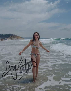 Ava Cantrell autograph